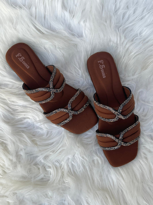 Strappy flat slippers